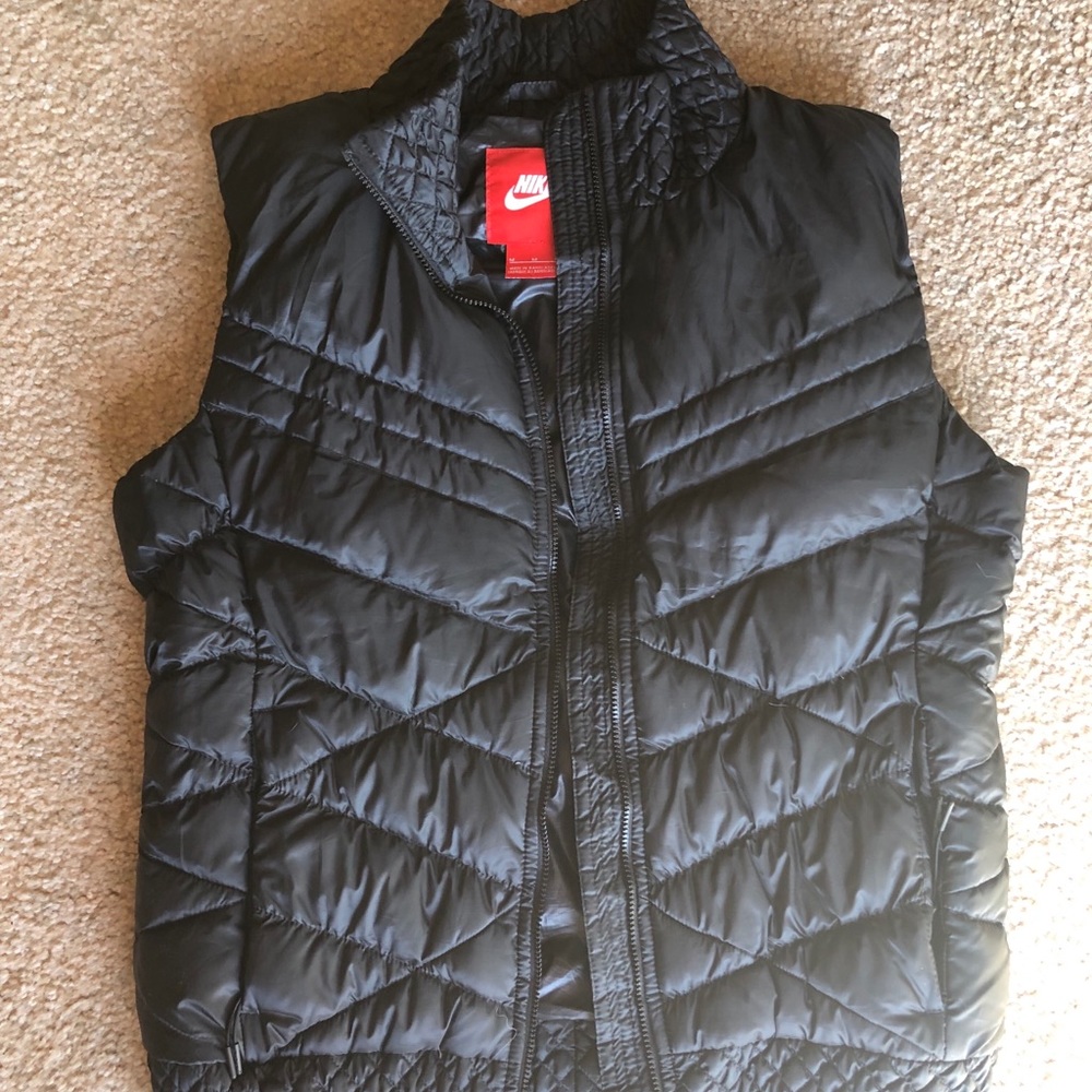 Nike Vest, super comfortable and good deal🌈